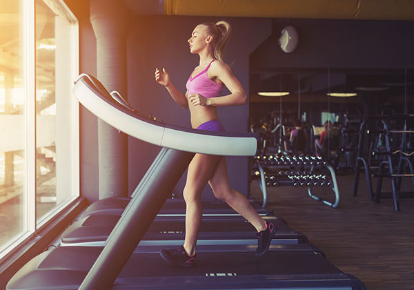 Máy chạy bộ tập thể dục giúp tăng cường sức khỏe