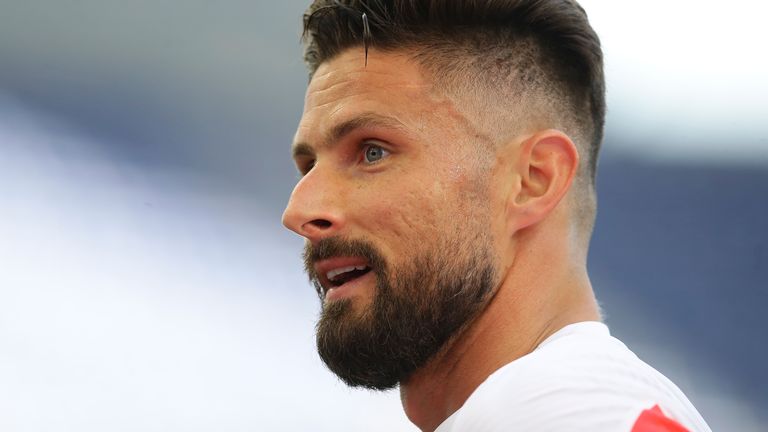 Chelsea transfer news: Olivier Giroud undergoing AC Milan medical ahead of signing two-year deal | Football News | Sky Sports